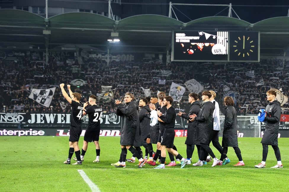 Sturm Graz - Slovan Bratislava
UEFA Conference League KO Play-offs, SK Sturm Graz - SK Slovan Bratislava, Stadion Liebenau Graz, 15.02.2024. 

Foto zeigt die Mannschaft von Sturm und Fans von Sturm
