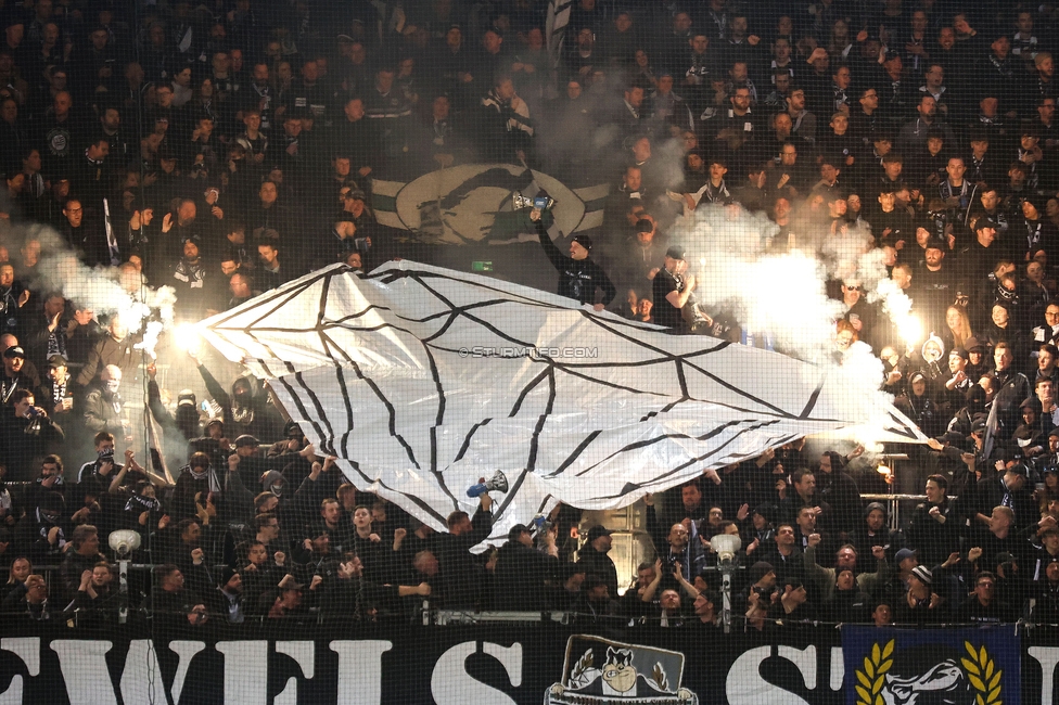 Sturm Graz - Rapid
Oesterreichische Fussball Bundesliga, 19. Runde, SK Sturm Graz - SK Rapid Wien, Stadion Liebenau Graz, 18.02.2024. 

Foto zeigt Fans von Sturm mit Pyrotechnik
