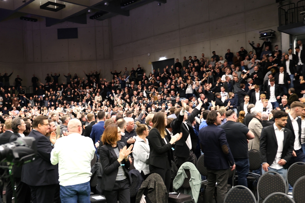 Sturm Generalversammlung
SK Sturm Graz Generalversammlung, Raiffeisen Sportpark Graz, 28.02.2024.

Foto zeigt Mitglieder und die Mannschaft von Sturm
