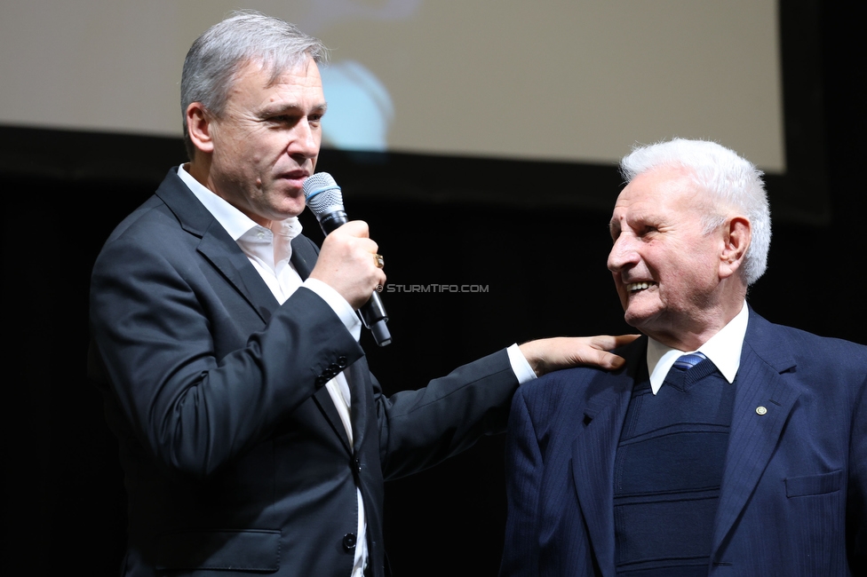 Sturm Generalversammlung
SK Sturm Graz Generalversammlung, Raiffeisen Sportpark Graz, 28.02.2024.

Foto zeigt Christian Jauk (Praesident Sturm) mit Ehrenmitglied Herbert Kochauf
