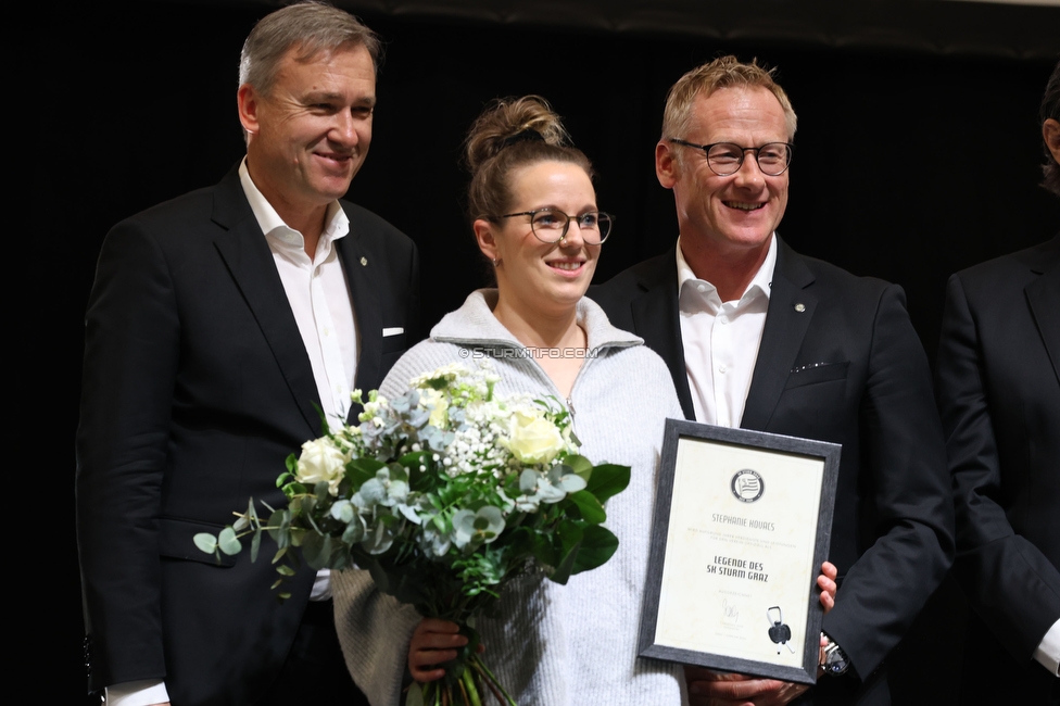 Sturm Generalversammlung
SK Sturm Graz Generalversammlung, Raiffeisen Sportpark Graz, 28.02.2024.

Foto zeigt Christian Jauk (Praesident Sturm) und Stephanie Kovacs (ehem. Spielerin Sturm Damen)
