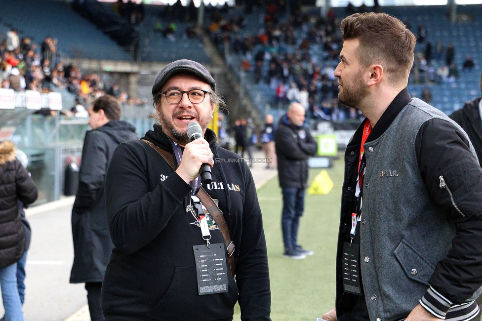 Sturm Graz - Wolfsberg
Oesterreichische Fussball Bundesliga, 21. Runde, SK Sturm Graz - Wolfsberger AC, Stadion Liebenau Graz, 03.03.2024. 

Foto zeigt ein Mitglied von Schwoaze Helfen und Thomas Seidl (Stadionsprecher)
