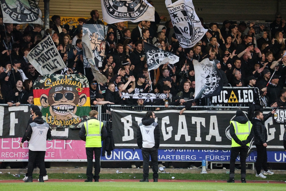 Hartberg - Sturm Graz
Oesterreichische Fussball Bundesliga, 22. Runde, TSV Hartberg - SK Sturm Graz, Arena Hartberg, 10.03.2024. 

Foto zeigt Fans von Sturm
Schlüsselwörter: brigata