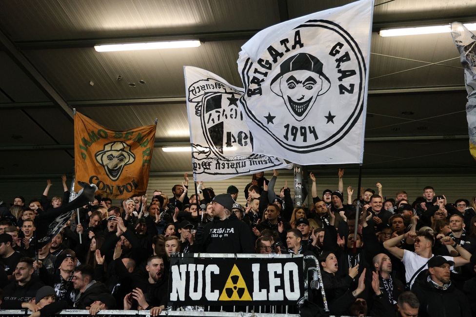 Hartberg - Sturm Graz
Oesterreichische Fussball Bundesliga, 22. Runde, TSV Hartberg - SK Sturm Graz, Arena Hartberg, 10.03.2024. 

Foto zeigt Fans von Sturm
Schlüsselwörter: brigata vorsaenger