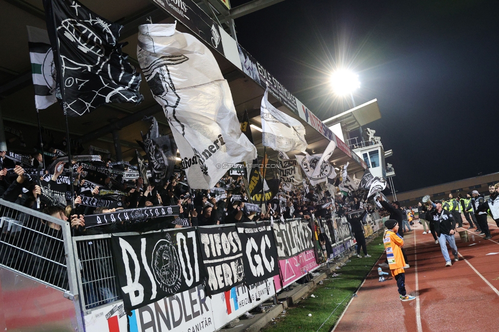 Hartberg - Sturm Graz
Oesterreichische Fussball Bundesliga, 22. Runde, TSV Hartberg - SK Sturm Graz, Arena Hartberg, 10.03.2024. 

Foto zeigt Fans von Sturm
Schlüsselwörter: schals blackstorm