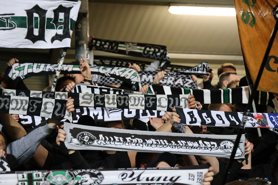 Hartberg - Sturm Graz
Oesterreichische Fussball Bundesliga, 22. Runde, TSV Hartberg - SK Sturm Graz, Arena Hartberg, 10.03.2024. 

Foto zeigt Fans von Sturm
Schlüsselwörter: schals sturmflut brigata