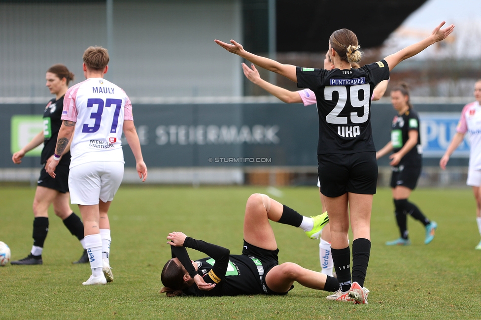 Sturm Graz - Austria Wien
SPORTLAND Niederoesterreich Frauen Cup, SK Sturm Graz - FK Austria Wien, Trainingszentrum Messendorf Graz, 10.03.2024. 

Foto zeigt Laura Krumboeck (Sturm Damen) und Modesta Uka (Sturm Damen)
