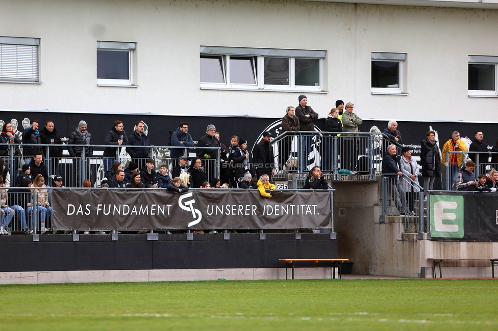 Sturm Graz - Austria Wien
SPORTLAND Niederoesterreich Frauen Cup, SK Sturm Graz - FK Austria Wien, Trainingszentrum Messendorf Graz, 10.03.2024. 

Foto zeigt Fans von Sturm
