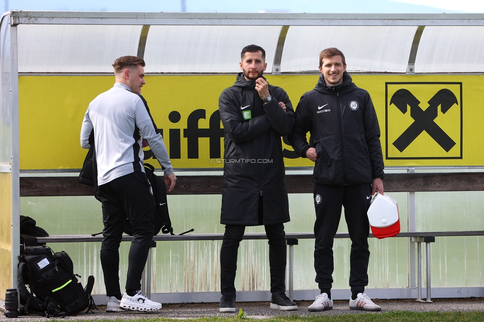 Sturm Damen - Altach
OEFB Frauen Bundesliga, 11. Runde, SK Sturm Graz Damen - SPG SCR Altach FFC Vorderland, Trainingszentrum Messendorf, 24.03.2024. 

Foto zeigt Michael Erlitz (Sportlicher Leiter Sturm Damen), Sargon Duran (Cheftrainer Sturm Damen) und Matthias Krienzer (Physiotherapeut Sturm Graz)
