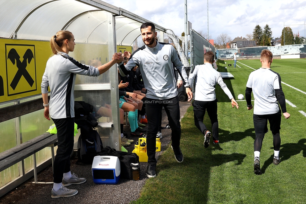 Sturm Damen - Altach
OEFB Frauen Bundesliga, 11. Runde, SK Sturm Graz Damen - SPG SCR Altach FFC Vorderland, Trainingszentrum Messendorf, 24.03.2024. 

Foto zeigt Carmen Schauer (Physiotherapeutin Sturm Graz) und Sargon Duran (Cheftrainer Sturm Damen)
