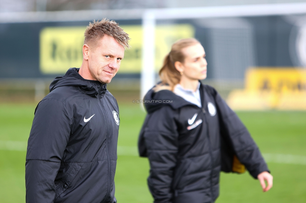 Sturm Damen - Altach
OEFB Frauen Bundesliga, 11. Runde, SK Sturm Graz Damen - SPG SCR Altach FFC Vorderland, Trainingszentrum Messendorf, 24.03.2024. 

Foto zeigt Daniel Gutschi (Torwart-Trainer Sturm Damen)
