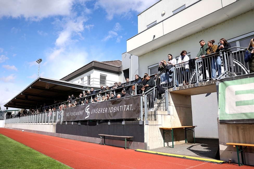 Sturm Damen - Altach
OEFB Frauen Bundesliga, 11. Runde, SK Sturm Graz Damen - SPG SCR Altach FFC Vorderland, Trainingszentrum Messendorf, 24.03.2024. 

Foto zeigt Fans von Sturm
