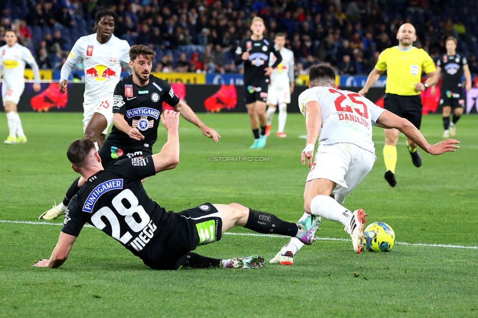 Salzburg - Sturm Graz
OEFB Cup, Halbfinale, FC RB Salzburg - SK Sturm Graz, Stadion Wals-Siezenheim, 04.04.2024. 

Foto zeigt David Schnegg (Sturm)
