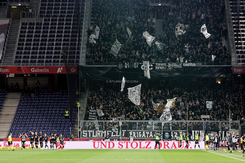 Salzburg - Sturm Graz
OEFB Cup, Halbfinale, FC RB Salzburg - SK Sturm Graz, Stadion Wals-Siezenheim, 04.04.2024. 

Foto zeigt die Mannschaft von Sturm und Fans von Sturm
Schlüsselwörter: torjubel