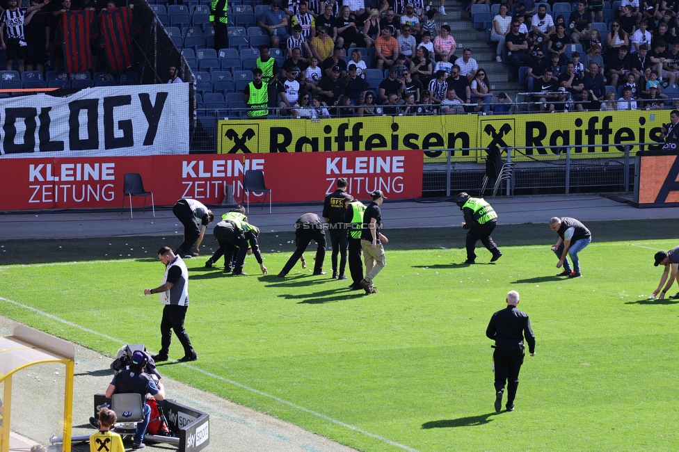 Sturm Graz - LASK
Oesterreichische Fussball Bundesliga, 25. Runde, SK Sturm Graz - LASK, Stadion Liebenau Graz, 07.04.2024. 

Foto zeigt Security am Spielfeld
