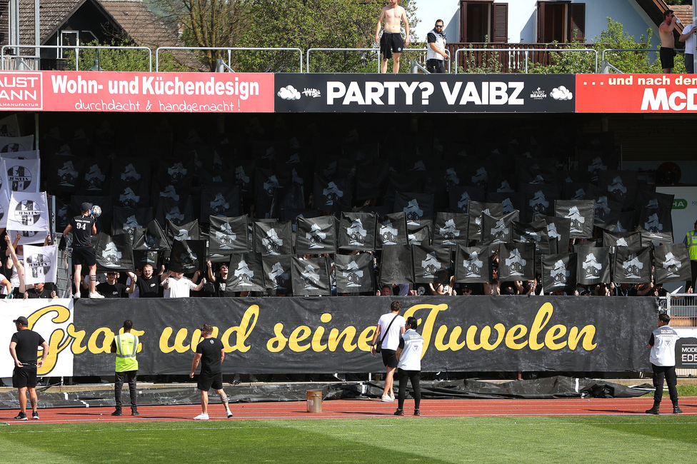 Hartberg - Sturm Graz
Oesterreichische Fussball Bundesliga, 26. Runde, TSV Hartberg - SK Sturm Graz,  PROfertil ARENA Hartberg, 14.04.2024. 

Foto zeigt Fans von Sturm mit einer Choreografie
