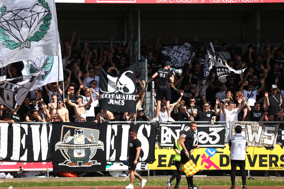 Hartberg - Sturm Graz
Oesterreichische Fussball Bundesliga, 26. Runde, TSV Hartberg - SK Sturm Graz,  PROfertil ARENA Hartberg, 14.04.2024. 

Foto zeigt Fans von Sturm
