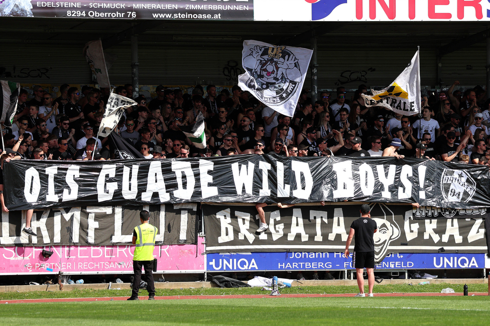 Hartberg - Sturm Graz
Oesterreichische Fussball Bundesliga, 26. Runde, TSV Hartberg - SK Sturm Graz,  PROfertil ARENA Hartberg, 14.04.2024. 

Foto zeigt Fans von Sturm mit einem Spruchband
