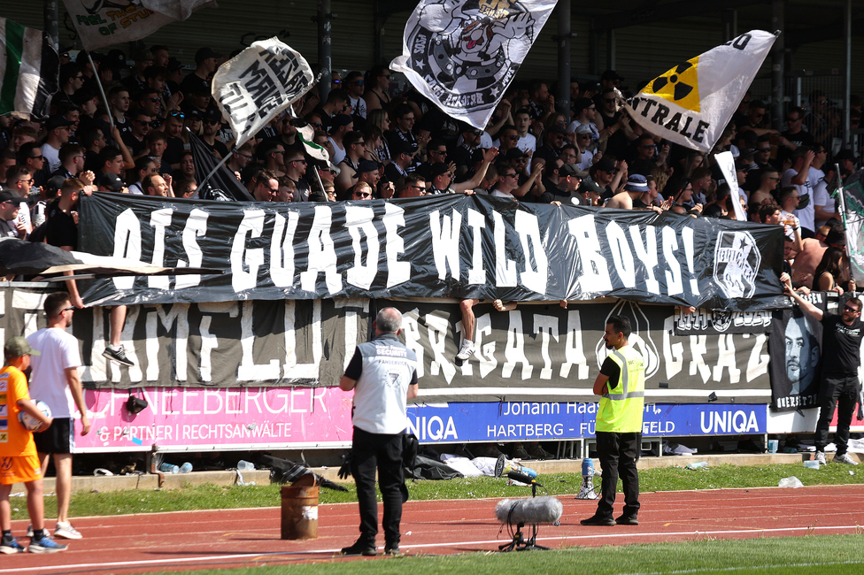 Hartberg - Sturm Graz
Oesterreichische Fussball Bundesliga, 26. Runde, TSV Hartberg - SK Sturm Graz,  PROfertil ARENA Hartberg, 14.04.2024. 

Foto zeigt Fans von Sturm mit einem Spruchband
