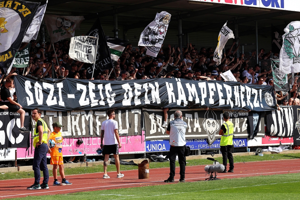 Hartberg - Sturm Graz
Oesterreichische Fussball Bundesliga, 26. Runde, TSV Hartberg - SK Sturm Graz,  PROfertil ARENA Hartberg, 14.04.2024. 

Foto zeigt Fans von Sturm mit einem Spruchband
