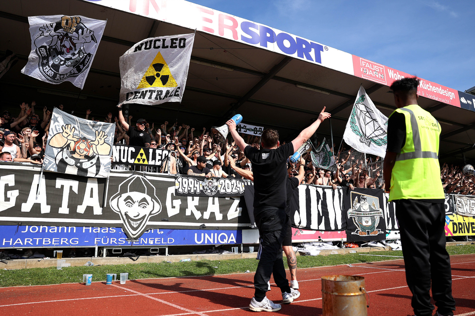 Hartberg - Sturm Graz
Oesterreichische Fussball Bundesliga, 26. Runde, TSV Hartberg - SK Sturm Graz,  PROfertil ARENA Hartberg, 14.04.2024. 

Foto zeigt Fans von Sturm
