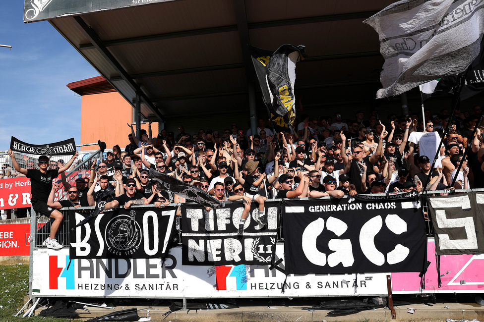 Hartberg - Sturm Graz
Oesterreichische Fussball Bundesliga, 26. Runde, TSV Hartberg - SK Sturm Graz,  PROfertil ARENA Hartberg, 14.04.2024. 

Foto zeigt Fans von Sturm
