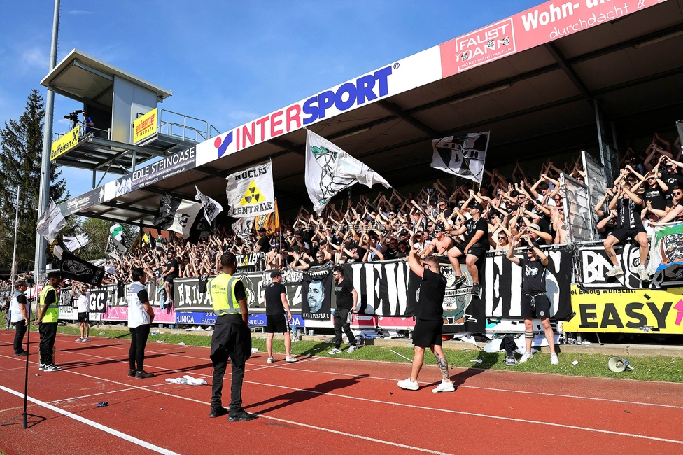 Hartberg - Sturm Graz
Oesterreichische Fussball Bundesliga, 26. Runde, TSV Hartberg - SK Sturm Graz,  PROfertil ARENA Hartberg, 14.04.2024. 

Foto zeigt Fans von Sturm
