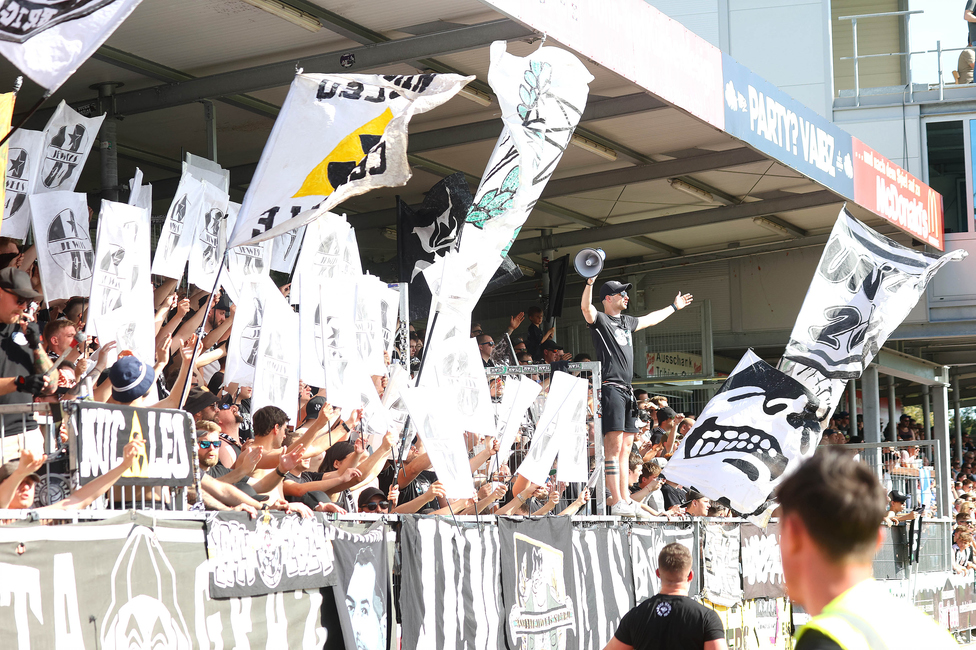 Hartberg - Sturm Graz
Oesterreichische Fussball Bundesliga, 26. Runde, TSV Hartberg - SK Sturm Graz,  PROfertil ARENA Hartberg, 14.04.2024. 

Foto zeigt Fans von Sturm
