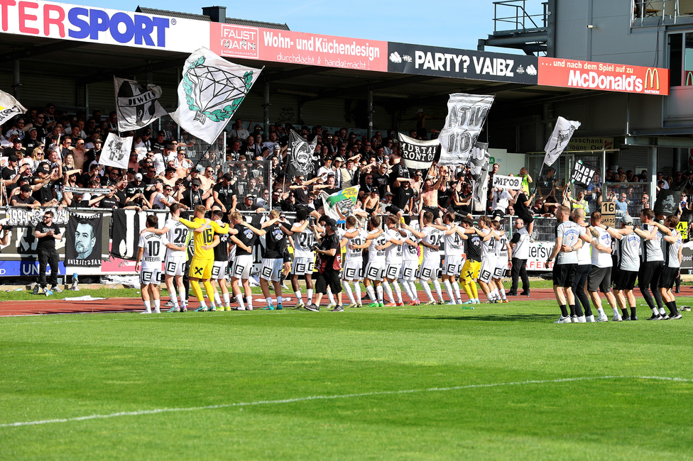 Hartberg - Sturm Graz
Oesterreichische Fussball Bundesliga, 26. Runde, TSV Hartberg - SK Sturm Graz,  PROfertil ARENA Hartberg, 14.04.2024. 

Foto zeigt Fans von Sturm
