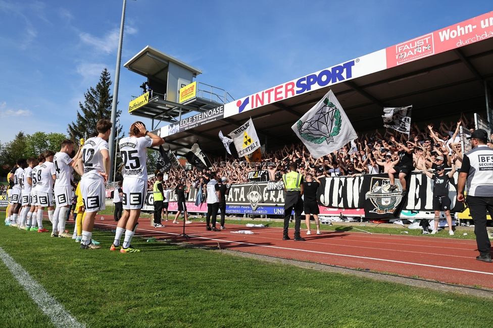 Hartberg - Sturm Graz
Oesterreichische Fussball Bundesliga, 26. Runde, TSV Hartberg - SK Sturm Graz,  PROfertil ARENA Hartberg, 14.04.2024. 

Foto zeigt die Mannschaft von Sturm und Fans von Sturm
