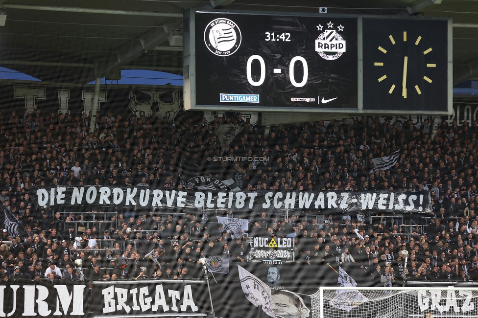 Sturm Graz - Rapid Wien
Oesterreichische Fussball Bundesliga, 27. Runde, SK Sturm Graz - SK Rapid Wien, Stadion Liebenau Graz, 19.04.2024. 

Foto zeigt Fans von Sturm mit einem Spruchband
Schlüsselwörter: sturmstadion