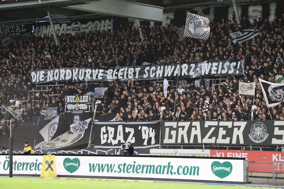 Sturm Graz - Rapid Wien
Oesterreichische Fussball Bundesliga, 27. Runde, SK Sturm Graz - SK Rapid Wien, Stadion Liebenau Graz, 19.04.2024. 

Foto zeigt Fans von Sturm mit einem Spruchband
Schlüsselwörter: sturmstadion