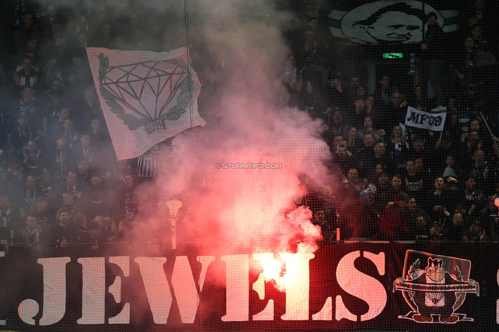 Sturm Graz - Rapid Wien
Oesterreichische Fussball Bundesliga, 27. Runde, SK Sturm Graz - SK Rapid Wien, Stadion Liebenau Graz, 19.04.2024. 

Foto zeigt Fans von Sturm
Schlüsselwörter: pyrotechnik jewels