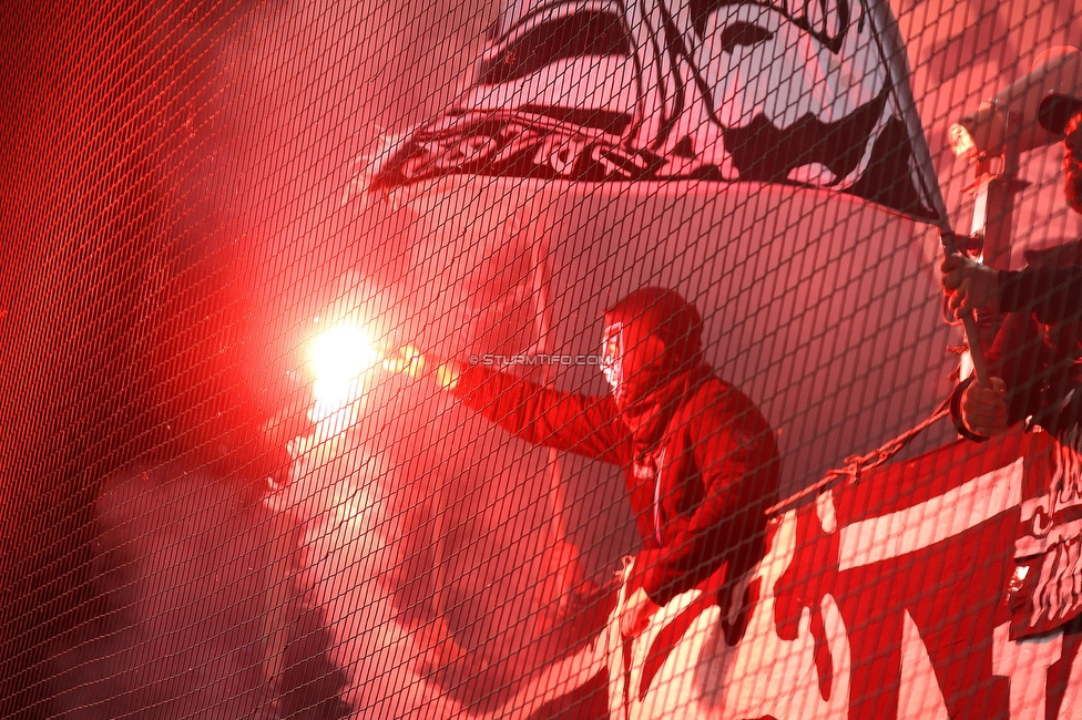 Sturm Graz - Rapid Wien
Oesterreichische Fussball Bundesliga, 27. Runde, SK Sturm Graz - SK Rapid Wien, Stadion Liebenau Graz, 19.04.2024. 

Foto zeigt Fans von Sturm mit Pyrotechnik
Schlüsselwörter: pyrotechnik bastion