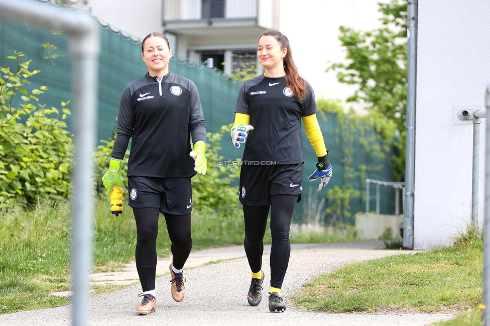 Sturm Damen - Wacker Innsbruck
OEFB Frauen Bundesliga, 13. Runde, SK Sturm Graz Damen - FC Wacker Innsbruck, Gruabn Graz, 21.04.2024. 

Foto zeigt Mariella El Sherif (Sturm Damen) und Vanessa Gritzner (Sturm Damen)
