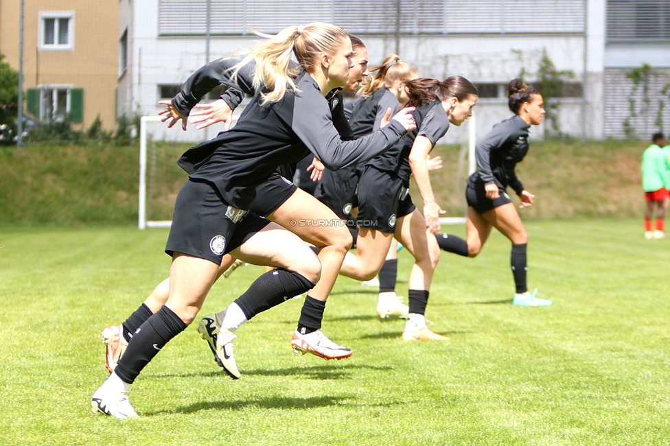 Sturm Damen - Wacker Innsbruck
OEFB Frauen Bundesliga, 13. Runde, SK Sturm Graz Damen - FC Wacker Innsbruck, Gruabn Graz, 21.04.2024. 

Foto zeigt die Mannschaft der Sturm Damen
