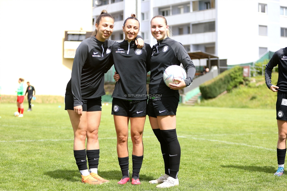 Sturm Damen - Wacker Innsbruck
OEFB Frauen Bundesliga, 13. Runde, SK Sturm Graz Damen - FC Wacker Innsbruck, Gruabn Graz, 21.04.2024. 

Foto zeigt Ruzika Krajinovic (Sturm Damen), Andrea Glibo (Sturm Damen) und Anna Wirnsberger (Sturm Damen)
