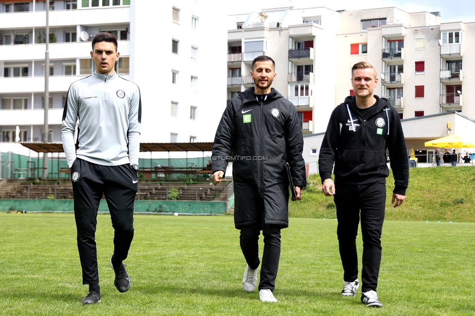 Sturm Damen - Wacker Innsbruck
OEFB Frauen Bundesliga, 13. Runde, SK Sturm Graz Damen - FC Wacker Innsbruck, Gruabn Graz, 21.04.2024. 

Foto zeigt Tode Djakovic (Videoanalyst Sturm Damen), Sargon Duran (Cheftrainer Sturm Damen) und Michael Erlitz (Sportlicher Leiter Sturm Damen)
