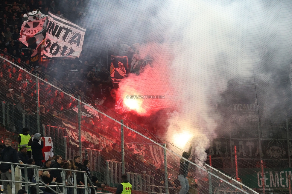 Rapid Wien - Sturm Graz
Oesterreichische Fussball Bundesliga, 28. Runde, SK Rapid Wien - SK Sturm Graz, Weststadion Wien, 24.04.2024. 

Foto zeigt Fans von Sturm
Schlüsselwörter: pyrotechnik