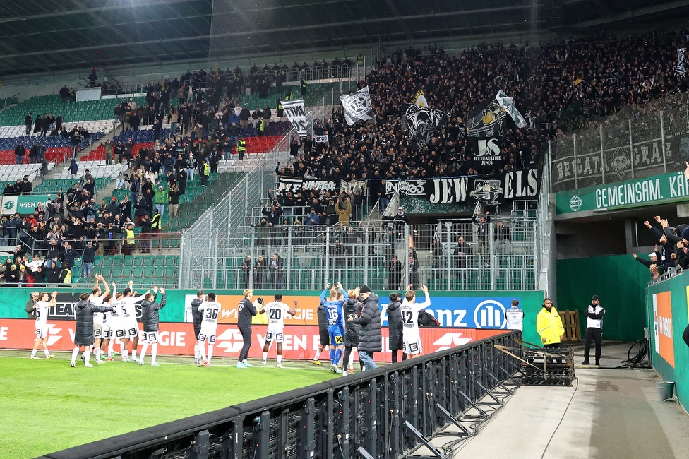 Rapid Wien - Sturm Graz
Oesterreichische Fussball Bundesliga, 28. Runde, SK Rapid Wien - SK Sturm Graz, Weststadion Wien, 24.04.2024. 

Foto zeigt die Mannschaft von Sturm und Fans von Sturm
