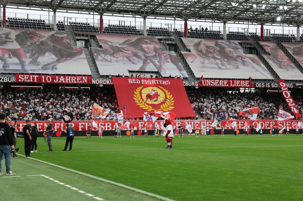 RB Salzburg - Sturm Graz
Oesterreichische Fussball Bundesliga, 29. Runde, FC RB Salzburg - SK Sturm Graz, Arena Wals-Siezenheim, 28.04.2024. 

Foto zeigt Fans von Salzburg mit einer Choreografie
