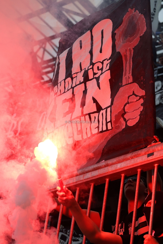 RB Salzburg - Sturm Graz
Oesterreichische Fussball Bundesliga, 29. Runde, FC RB Salzburg - SK Sturm Graz, Arena Wals-Siezenheim, 28.04.2024. 

Foto zeigt Fans von Sturm
Schlüsselwörter: pyrotechnik jewels