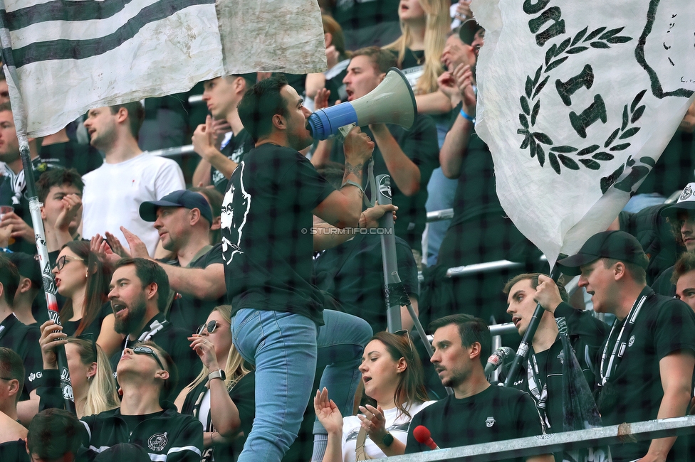 RB Salzburg - Sturm Graz
Oesterreichische Fussball Bundesliga, 29. Runde, FC RB Salzburg - SK Sturm Graz, Arena Wals-Siezenheim, 28.04.2024. 

Foto zeigt Fans von Sturm
Schlüsselwörter: vorsaenger tifosi