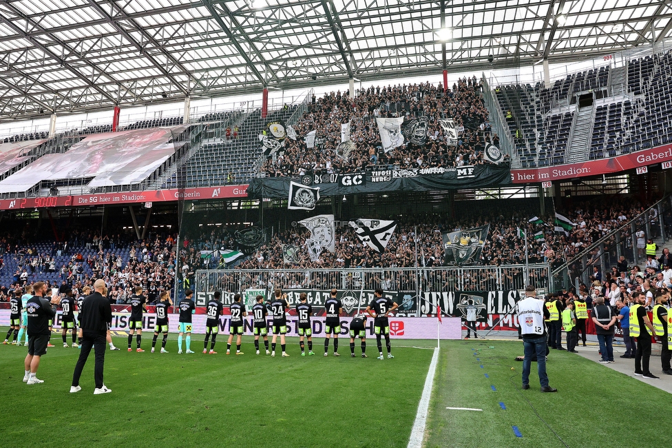 RB Salzburg - Sturm Graz
Oesterreichische Fussball Bundesliga, 29. Runde, FC RB Salzburg - SK Sturm Graz, Arena Wals-Siezenheim, 28.04.2024. 

Foto zeigt Fans von Sturm und die Mannschaft von Sturm
