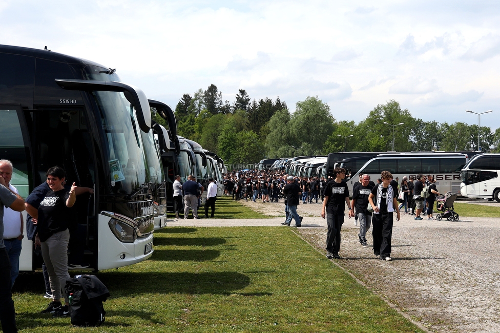 Sturm Graz - Rapid Wien
OEFB Cup, Finale, SK Sturm Graz - SK Rapid Wien, Woerthersee Stadion, 01.05.2024. 

Foto zeigt Sturmfans auf dem Stadionvorplatz
