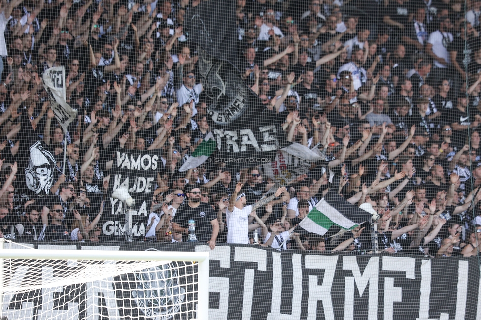 Sturm Graz - Hartberg
Oesterreichische Fussball Bundesliga, 30. Runde, SK Sturm Graz - TSV Hartberg, Stadion Liebenau Graz, 05.05.2024. 

Foto zeigt Fans von Sturm
