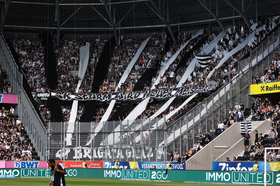 LASK - Sturm Graz
Oesterreichische Fussball Bundesliga, 31. Runde, LASK - SK Sturm Graz, Raiffeisen Arena Linz, 12.05.2024. 

Foto zeigt Fans von Sturm mit einer Choreografie
