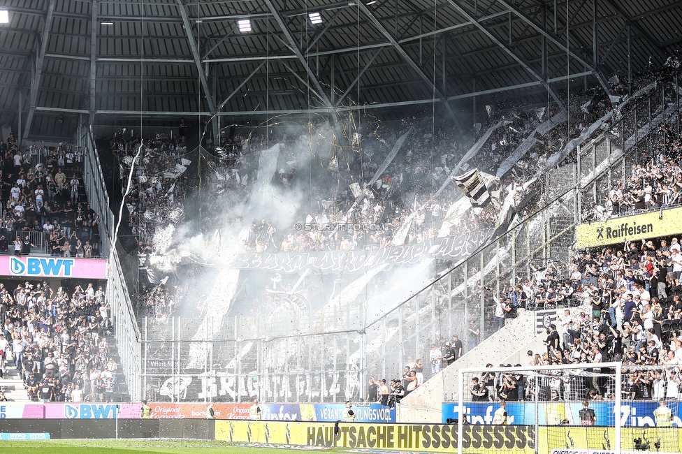 LASK - Sturm Graz
Oesterreichische Fussball Bundesliga, 31. Runde, LASK - SK Sturm Graz, Raiffeisen Arena Linz, 12.05.2024. 

Foto zeigt Fans von Sturm mit einer Choreografie
