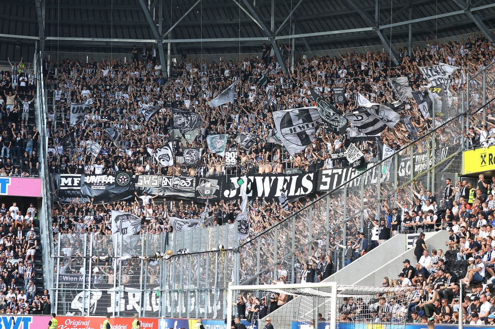 LASK - Sturm Graz
Oesterreichische Fussball Bundesliga, 31. Runde, LASK - SK Sturm Graz, Raiffeisen Arena Linz, 12.05.2024. 

Foto zeigt Fans von Sturm
