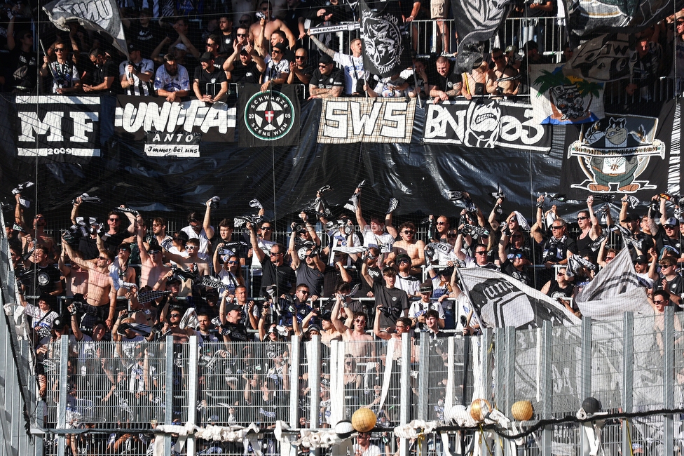 LASK - Sturm Graz
Oesterreichische Fussball Bundesliga, 31. Runde, LASK - SK Sturm Graz, Raiffeisen Arena Linz, 12.05.2024. 

Foto zeigt Fans von Sturm
